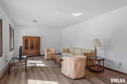 Living - 2829 White Plains Ct, Springfield, IL 62704 photo 1 of 3