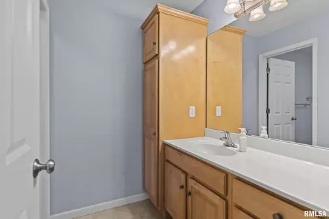 Bath - 2700 Keats Dr, Springfield, IL 62711 photo 4 of 5