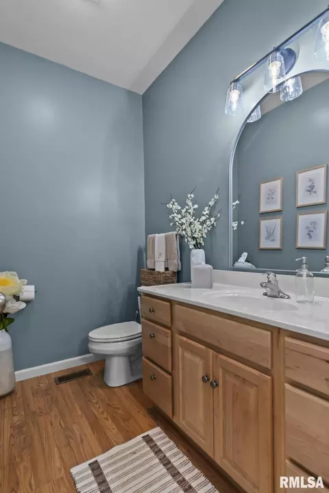 Bath - 2700 Keats Dr, Springfield, IL 62711 photo 1 of 5