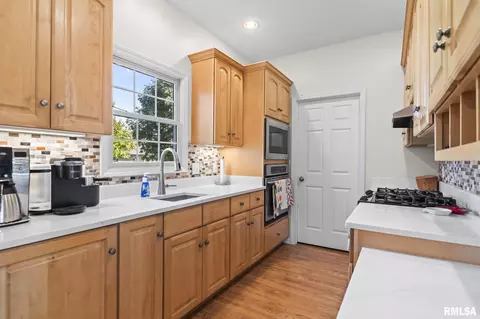 Kitchen - 2700 Keats Dr, Springfield, IL 62711 photo 6 of 7