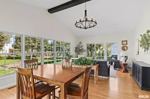 Dining - 2700 Keats Dr, Springfield, IL 62711 photo 4 of 5