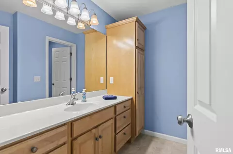 Bath - 2700 Keats Dr, Springfield, IL 62711 photo 3 of 5
