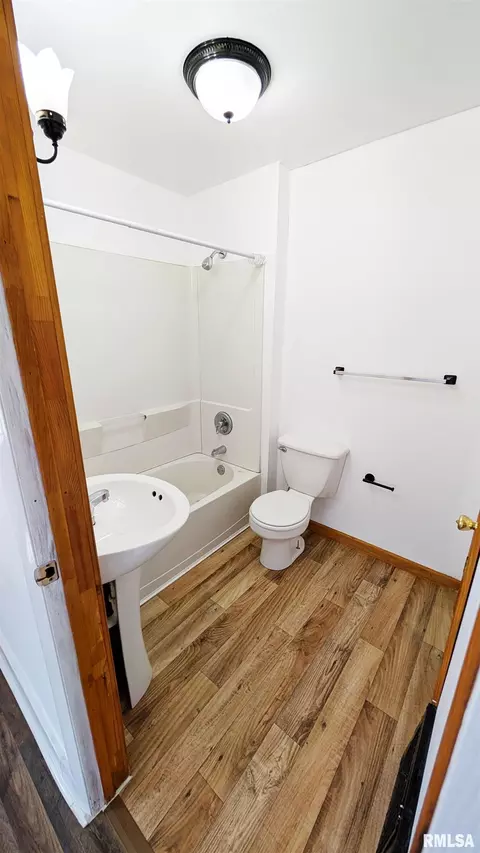 Bath - 2153 E Capitol Ave, Springfield, IL 62703 photo 1 of 2