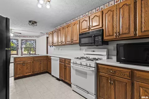 Kitchen - 1208 Harmony Ct, Springfield, IL 62703 photo 2 of 4