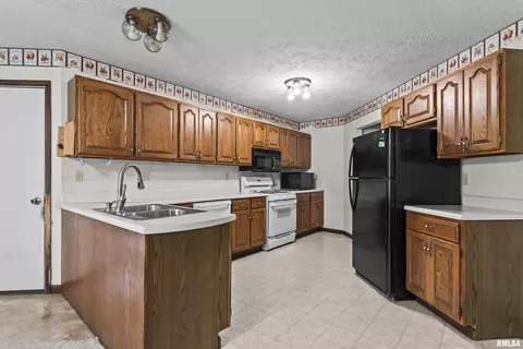 Kitchen - 1208 Harmony Ct, Springfield, IL 62703 photo 4 of 4