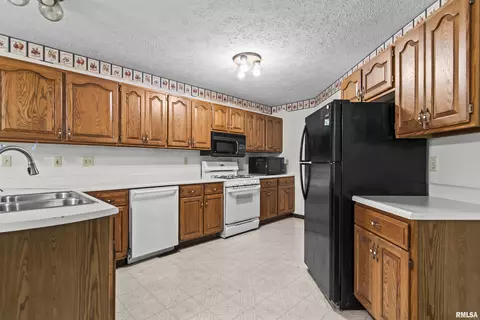 Kitchen - 1208 Harmony Ct, Springfield, IL 62703 photo 3 of 4
