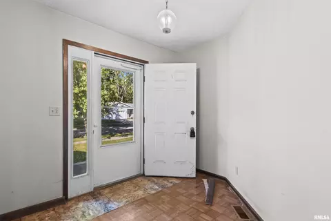 Entry Way - 1208 Harmony Ct, Springfield, IL 62703 photo 1 of 2