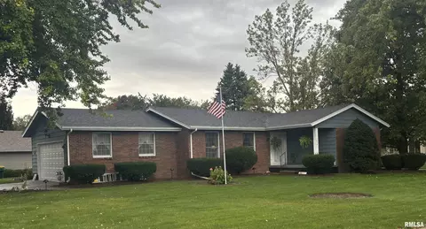 1650 Woodbine Cir N, Galesburg, IL 61401