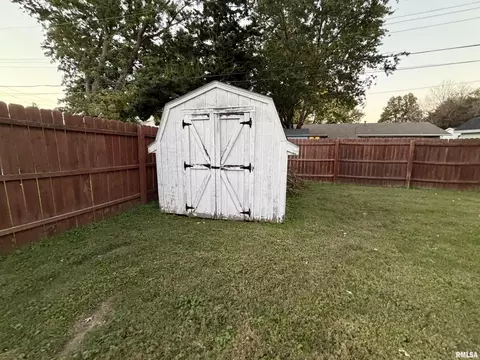 Exterior - 1124 Bobby Ave, Macomb, IL 61455 photo 5 of 6