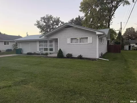 Exterior - 1124 Bobby Ave, Macomb, IL 61455 photo 2 of 6