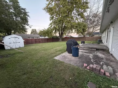 Exterior - 1124 Bobby Ave, Macomb, IL 61455 photo 4 of 6