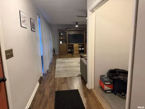 Entry Way - 1124 Bobby Ave, Macomb, IL 61455 photo 1 of 1