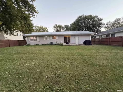 Exterior - 1124 Bobby Ave, Macomb, IL 61455 photo 3 of 6
