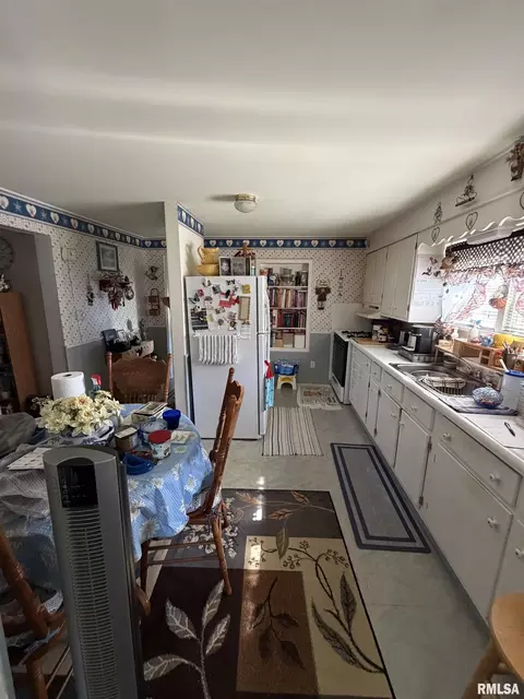 Kitchen - 1191 Elm St, Canton, IL 61520 photo 1 of 1