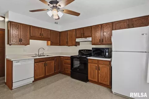 Kitchen - 3416 Saint Francis Dr, Springfield, IL 62703 photo 1 of 2