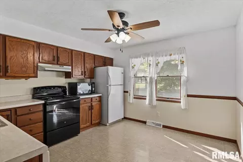 Entry Way - 3416 Saint Francis Dr, Springfield, IL 62703 photo 2 of 2