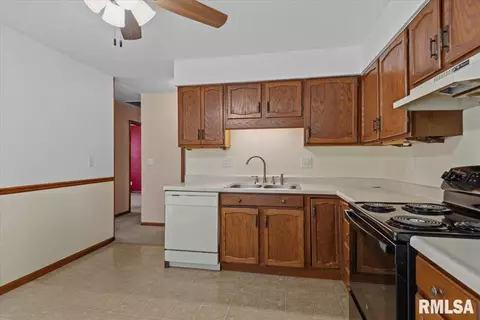 Kitchen - 3416 Saint Francis Dr, Springfield, IL 62703 photo 2 of 2