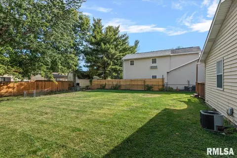 Exterior - 3416 Saint Francis Dr, Springfield, IL 62703 photo 5 of 7