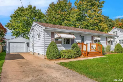 1014 Monroe St, Galesburg, IL 61401