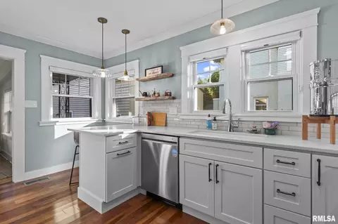 Kitchen - 1828 Noble Ave, Springfield, IL 62704 photo 4 of 5