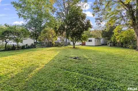 Exterior - 1828 Noble Ave, Springfield, IL 62704 photo 11 of 14