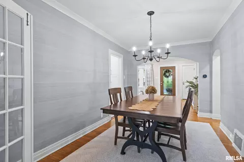 Dining - 1828 Noble Ave, Springfield, IL 62704 photo 2 of 3