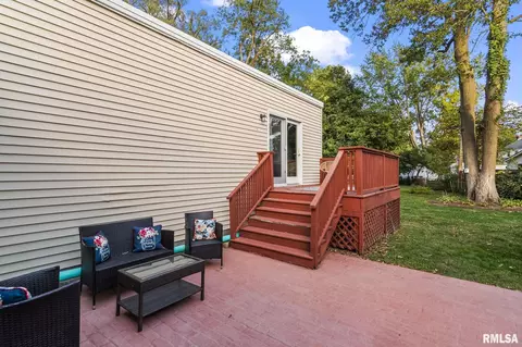 Exterior - 1828 Noble Ave, Springfield, IL 62704 photo 7 of 14