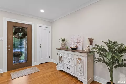 Entry Way - 1828 Noble Ave, Springfield, IL 62704 photo 1 of 5