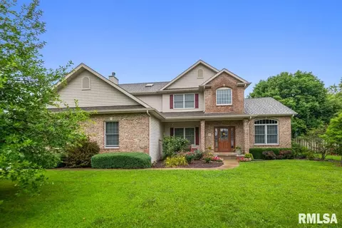 7 Woodland Trl, Rochester, IL 62563