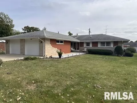3 Southvale Dr, Jacksonville, IL 62650