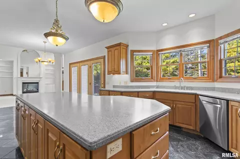 Kitchen - 4809 Bears Paw, Springfield, IL 62711 photo 3 of 6