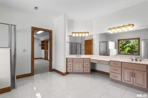 Bath - 4809 Bears Paw, Springfield, IL 62711 photo 5 of 9