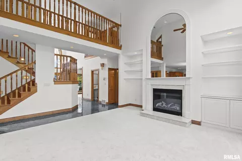 Living - 4809 Bears Paw, Springfield, IL 62711 photo 3 of 7