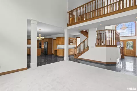 Living - 4809 Bears Paw, Springfield, IL 62711 photo 6 of 7