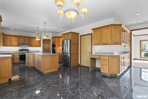 Kitchen - 4809 Bears Paw, Springfield, IL 62711 photo 2 of 6