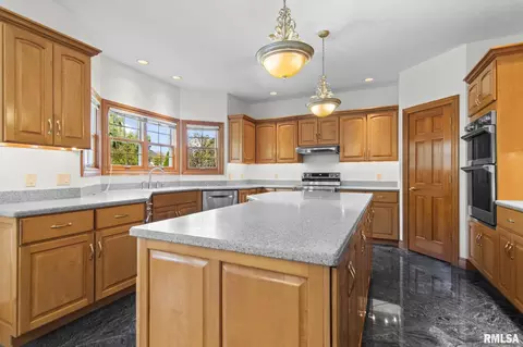 Kitchen - 4809 Bears Paw, Springfield, IL 62711 photo 4 of 6