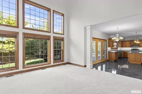 Living - 4809 Bears Paw, Springfield, IL 62711 photo 5 of 7