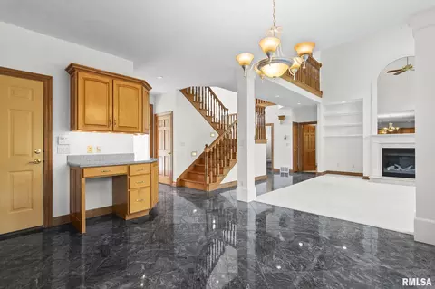 Entry Way - 4809 Bears Paw, Springfield, IL 62711 photo 4 of 6