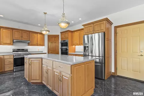 Kitchen - 4809 Bears Paw, Springfield, IL 62711 photo 5 of 6