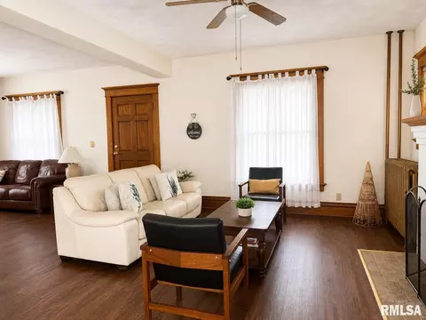 Living - 1615 S 5th St, Springfield, IL 62703 photo 1 of 5