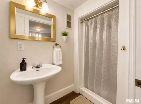Bath - 1615 S 5th St, Springfield, IL 62703 photo 4 of 4