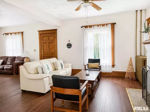 Living - 1615 S 5th St, Springfield, IL 62703 photo 4 of 5