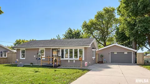 1864 Newcomer Dr, Galesburg, IL 61401