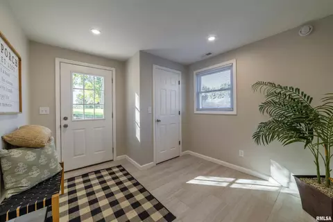 Entry Way - 309 N Main St, Payson, IL 62360 photo 2 of 2