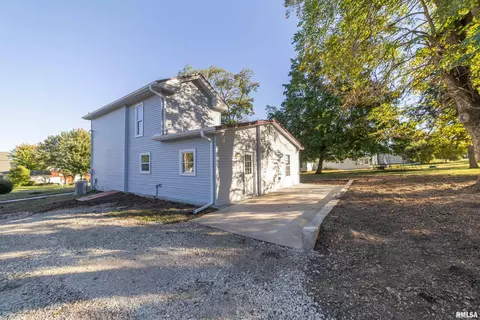 Exterior - 309 N Main St, Payson, IL 62360 photo 7 of 10