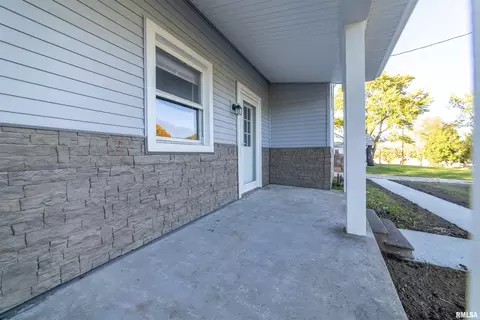 Exterior - 309 N Main St, Payson, IL 62360 photo 5 of 10