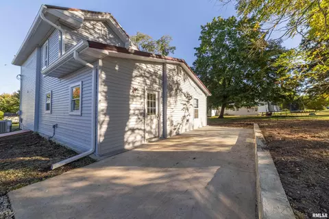 Exterior - 309 N Main St, Payson, IL 62360 photo 8 of 10
