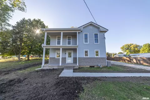 Exterior - 309 N Main St, Payson, IL 62360 photo 3 of 10