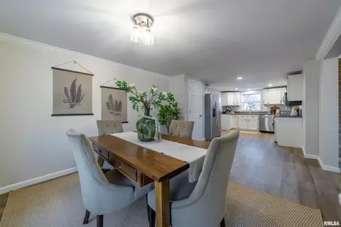 Dining - 309 N Main St, Payson, IL 62360 photo 3 of 3