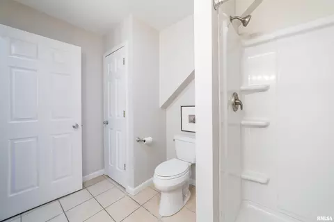Bath - 309 N Main St, Payson, IL 62360 photo 2 of 3
